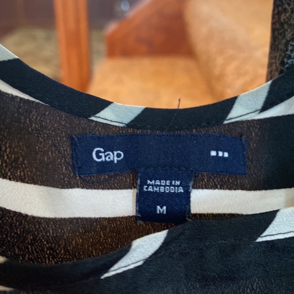 Sheer Gap tank top - Picture 2 of 5